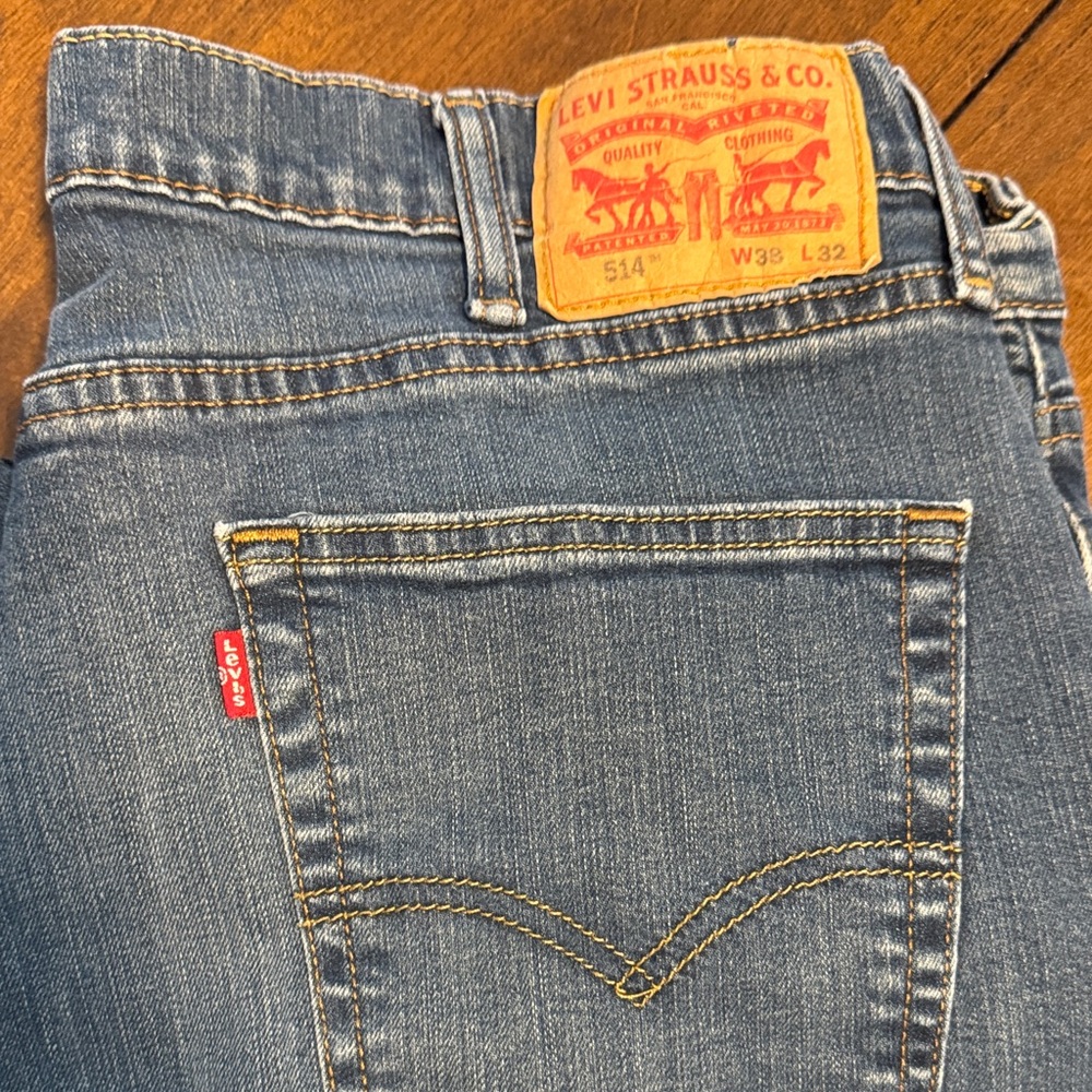 Levi's Classic Blue Jeans with Red Tag